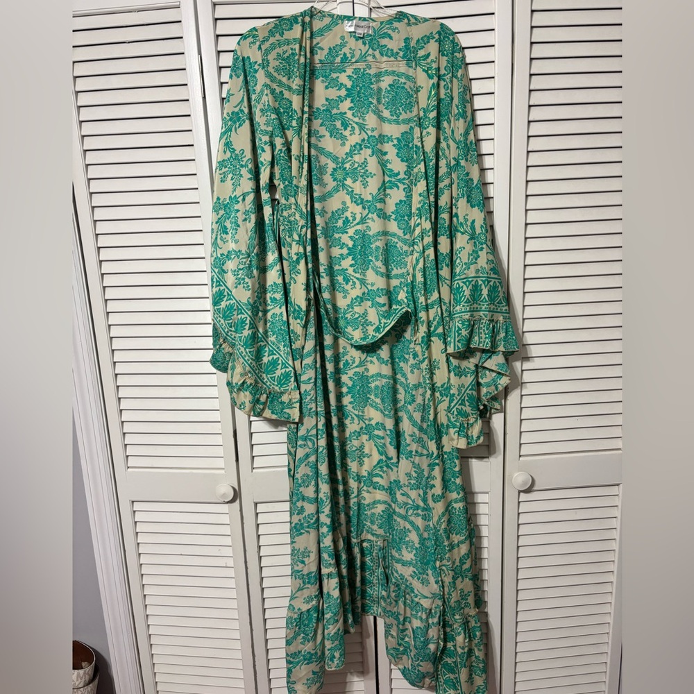 Chic Green Patterned Long Sleeve Full Wrap Dress - image 3